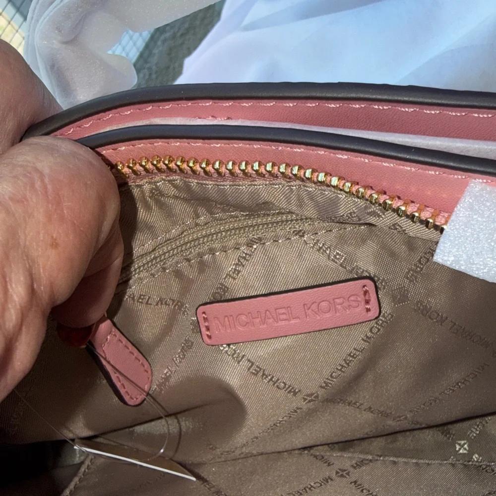 NWT - Michael Kors Blush Pink Pebbled Satchel Crossbody. - Picture 5 of 9